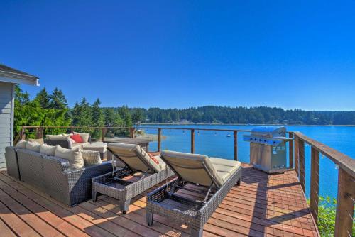 Gig Harbor House | Waterfront Gig Harbor Home w/Furnished Deck