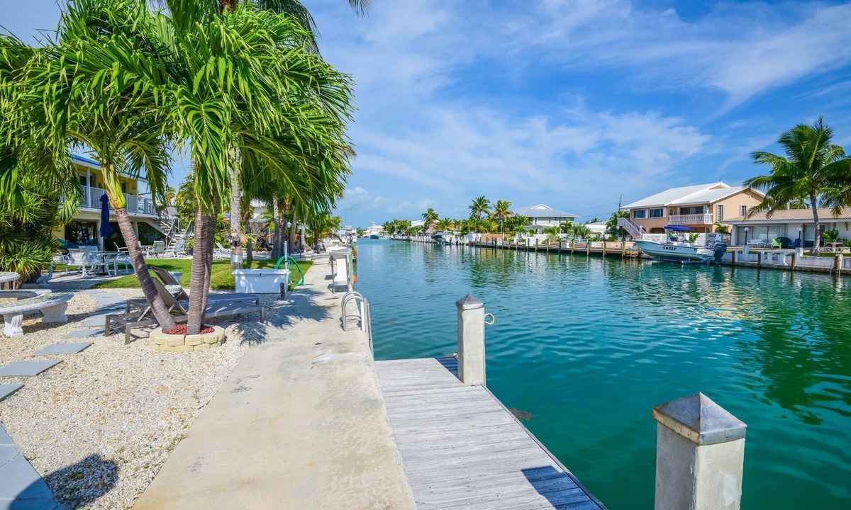 Key Colony Beach House | WATERFRONT Key Colony Beach Retreat 37’ Dock Cabana Club- Kayak & Bikes- Parking