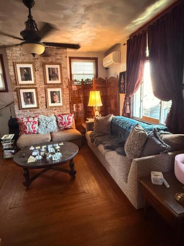 Pittsburgh House | West Pittsburgh Urban Oasis