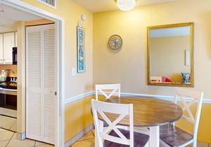 18th-floor oceanfront condo with balcony, beach access & views, hot tubs, pools