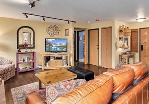 Bear Claw 107 - Unbeatable Ski-in Ski-out Access & Winter Shuttle!