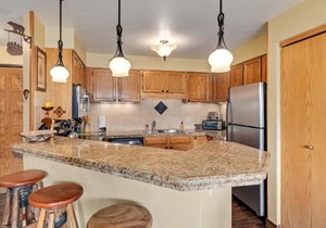 Bear Claw 107 - Unbeatable Ski-in Ski-out Access & Winter Shuttle!