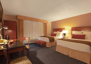 Enjoy Panoramic Wenatchee Valley Views! Gorgeoyus Room w/Large Window, Pool