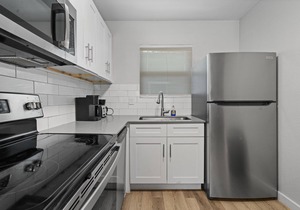 Modern 2BR Near UT | Hyde Park | Evonify 3064