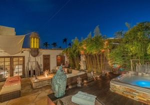 Private oasis w/ jacuzzi 10mn away from the beach and downtown