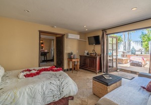 Private oasis w/ jacuzzi 10mn away from the beach and downtown