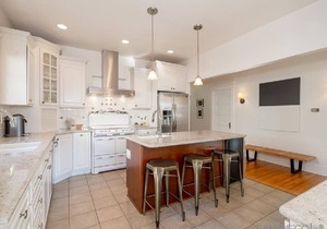 Spacious Home with view of Downtown and the Beach