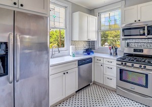Victorian District Retreat near Forsyth Park w/ Courtyard by Lucky Savannah