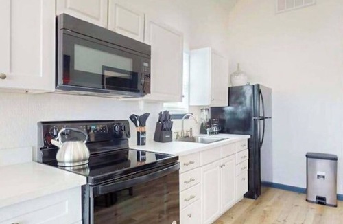 Barrett House | 1-Acre Waterfront Estate: Private Pool, Fishing & Guest House, soccer+volleyball