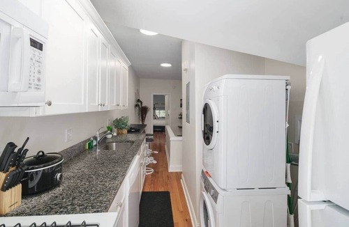 Foxcroft Square Apartment | 1 Bdrm Apt for Perfect Lil Getaway w/Free Parking