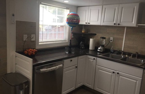 East Ridge House | 1 bedroom house with outdoor area LONG TERM 30d+