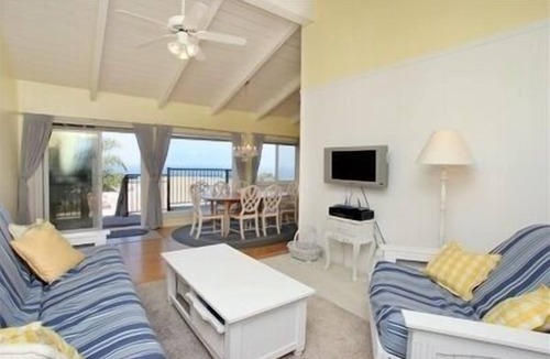 Del Mar Apartment | 1 block to beach bluffs!- Surf's Up Beach Condo