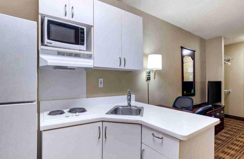 Huntsville Apartment | 1 King Bed | Non-Smoking, Kitchen