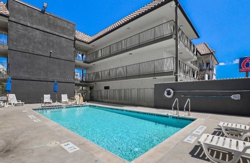 Central Escondido Apartment | 1 King Bed | Non-Smoking
