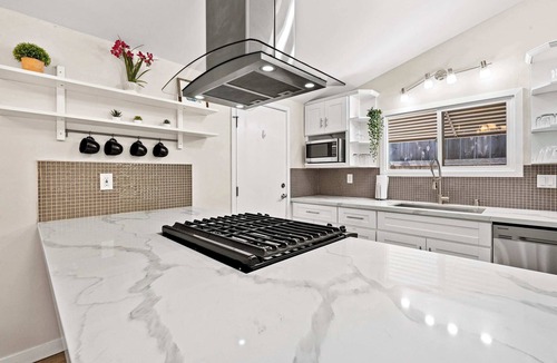 Serra Mesa House | 15 Min to Beach and Zoo! | Private Yard w/Hot Tub