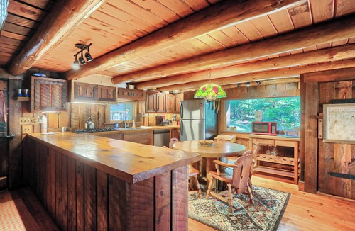 Clarion Cabin | 15 % off Winter Deal - Log Home -WiFi-Pet Friendly-Pavilion