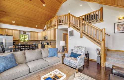 Ronald House | 1PM In/Out + Pool Access | Scenic Mountain Cabin Built for More Family Time