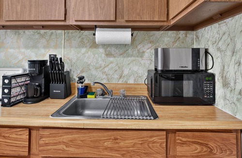Carbondale Apartment | 2-bedroom apartment in awesome Carbondale with AC