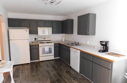Forest Lake Apartment | 2-bedroom apartment in adorable Forest Lake with Central Heat and Air.