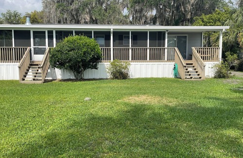 Crescent City House | 2-bedroom lake house on Crescent Lake.Close to Daytona, Orlando, St.Augustine