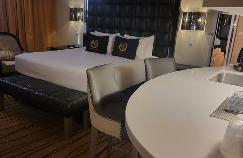 Winchester Hotel | 2-bedroom villa hotel in phenomenal Las Vegas with WiFi, AC, fitness room