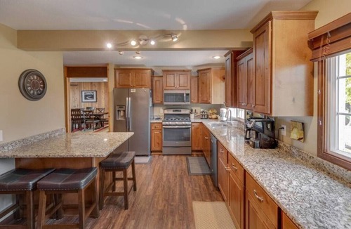 Garrison House | 2 Masters 2 Docks, Game Room, Incredible Yard