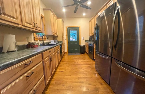 Shippenville Cabin | 200-Acre Group & Reunion Lodge near Cook Forest — PA WILDS, Sleeps 18