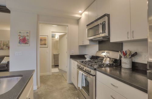 Ballard House | 2bed-2bath Ballard Courtyard Apartment Walk to Old Ballard! Restaurants nearby!