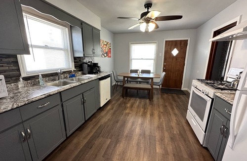 La Salle House | 3 BDR HOME - Fully Fenced Yard - 10 Mins to Starved Rock!
