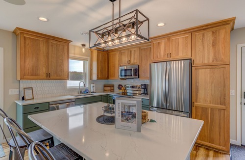 Center City Cottage | 3 Bed Lake House with Balconies and HOT TUB