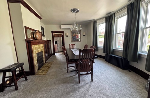 South Hills Apartment | 3-bedroom Modern Updated Apartment in Pittsburgh, Brownsville Rd, Rt51