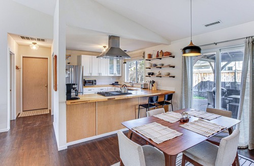 Maple Valley House | 3 Mi to Lake Wilderness: Charming Family Home!