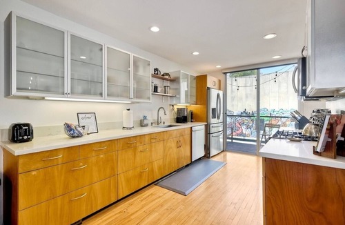 East Village House | 3 story Modern Townhome-Private Garage-Steps to Petco Park-Top-rated stay