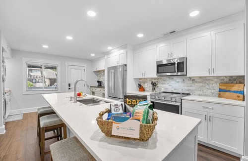 Shipyard Plantation Villa | 306 Tennismaster Villas @ Shipyard | Multiple Balconies | Walk to Tennis | Community Pool