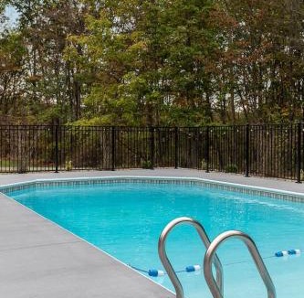 Fallentimber House | 3BR Getaway Pickleball Court, Pool hot tub