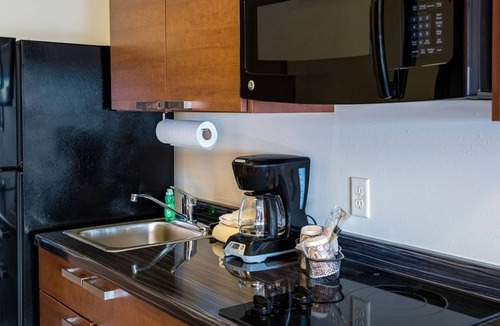 Monaca Hotel | 4 Comfortable Units w/Kitchenette & Free Parking Near Monaca Riverfront Park