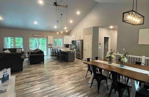 Egg Harbor House | 4 Master Suite Home Sleeps 12 w/Hot Tub in Door Co