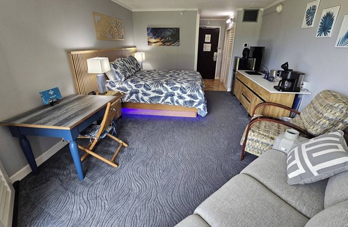 Hanamaulu Resort | 4 Star Beach Front Hotel Resort, Lanai Ocean View, one minute walk to the beach
