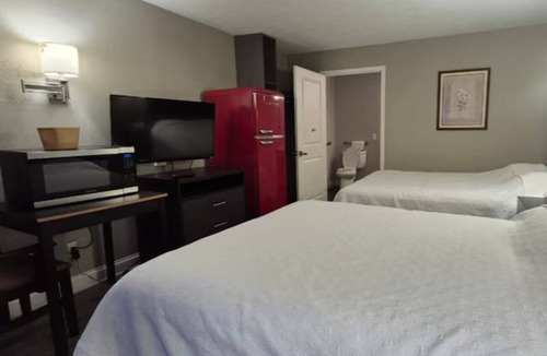 Merrillville Hotel | 4 Units | Midwest Activity Strip | Near Waterpark, Candy Factory & Local Dining