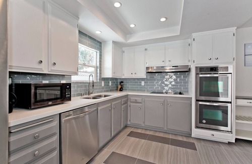 Winchester House | 4bd, Charming Mid-Century Home! 1.4mi to Convention Center, Mins to Strip! POOL!