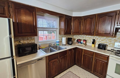 Murrysville House | 4BR, 2.5 bath, 2 Garage, large deck and office space in Murrysville PA