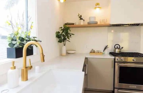 Little Italy House | 4BR/5BD - Free Parking - Walk to Nightlife!