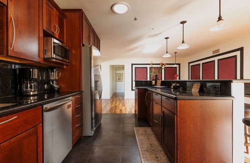 North Clairemont House | 4BR Group Retreat w/Golf Green, Poker & Fire Pit