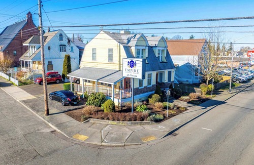 Everett House | 5-bedroom & 5 Bathroom house in nice Central Everett. Wi-Fi, Rent single Room