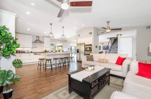 Allied Gardens Villa | ☀5 beds Fully Remodeled Villa ♨Heated Pool/Jacuzzi☀