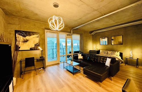 Smart Corner Condo | "5% Special Rate Discount" High-Rise Lovely & Spacious Condo - Family Friendly