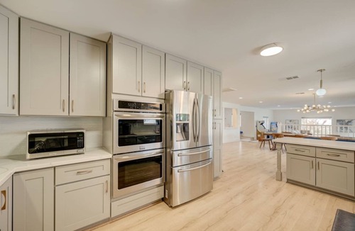 Las Vegas Villa | 5BR w/Pickleball &GameRoom &Pool -10 Min to Strip