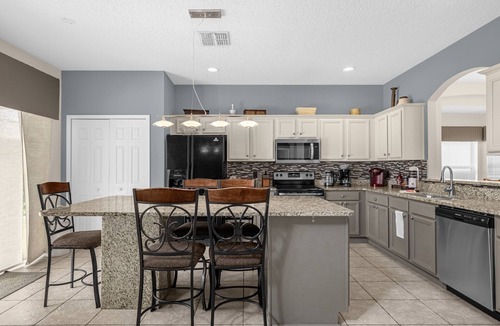 West Kissimmee Villa | ✦ 5min2Disney ✦ 7BR/4.5BA ✦ South Pool/Spa ✦ A/C Star Wars Gameroom ✦ Modern