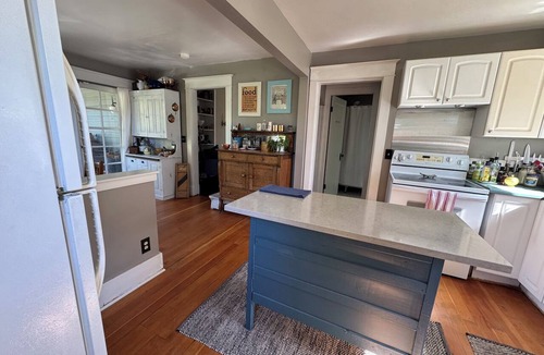 Snohomish House | Adorable 2-bedroom historic home, walk to downtown Snohomish, private yard