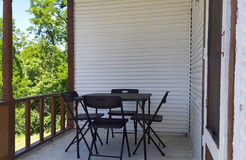 Jeannette Apartment | AFFORDABLE 1Bd/1Ba Apartment A